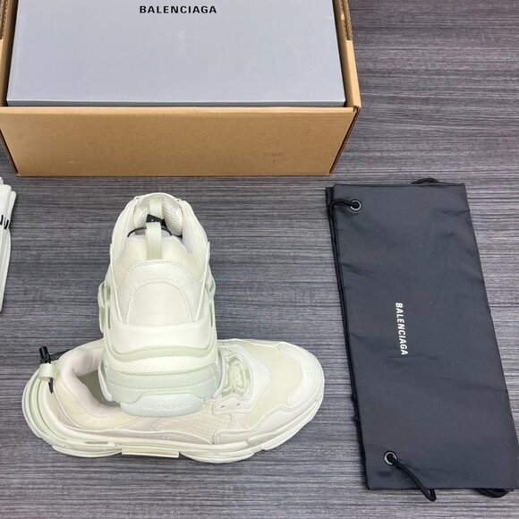 Balenciaga triple s sneakers size 8 US / 41 EU new - Picture 1 of 8